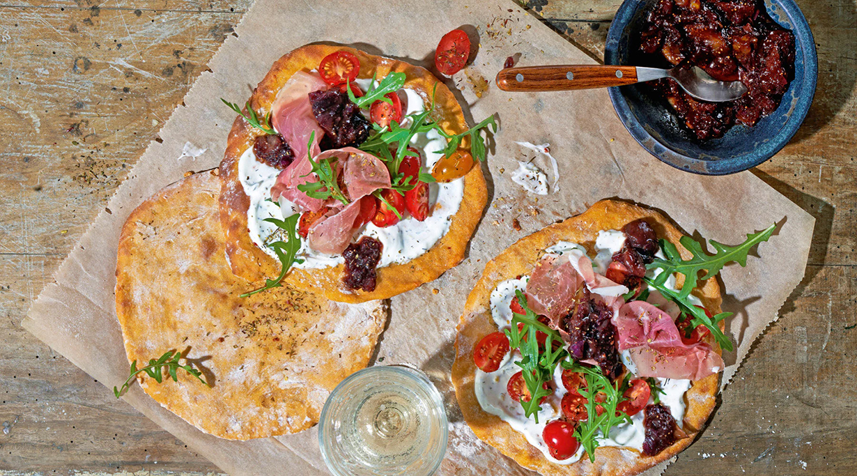 Süßkartoffel Pizza mit Parmaschinken & Feigenchutney